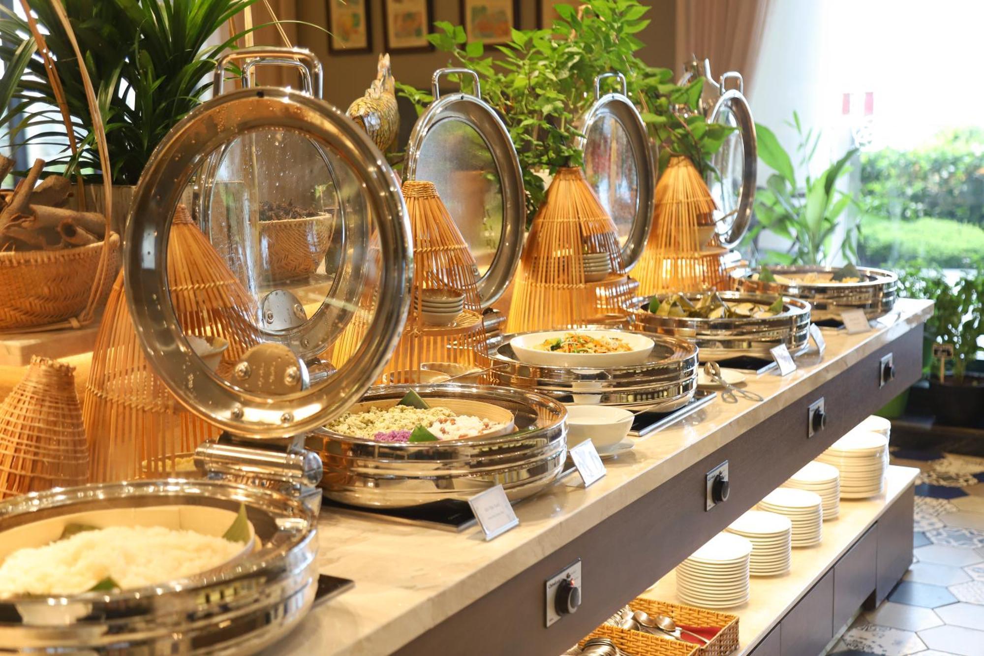 Vias Hotel Vung Tau - Transportation Included Exterior foto A buffet at a hotel